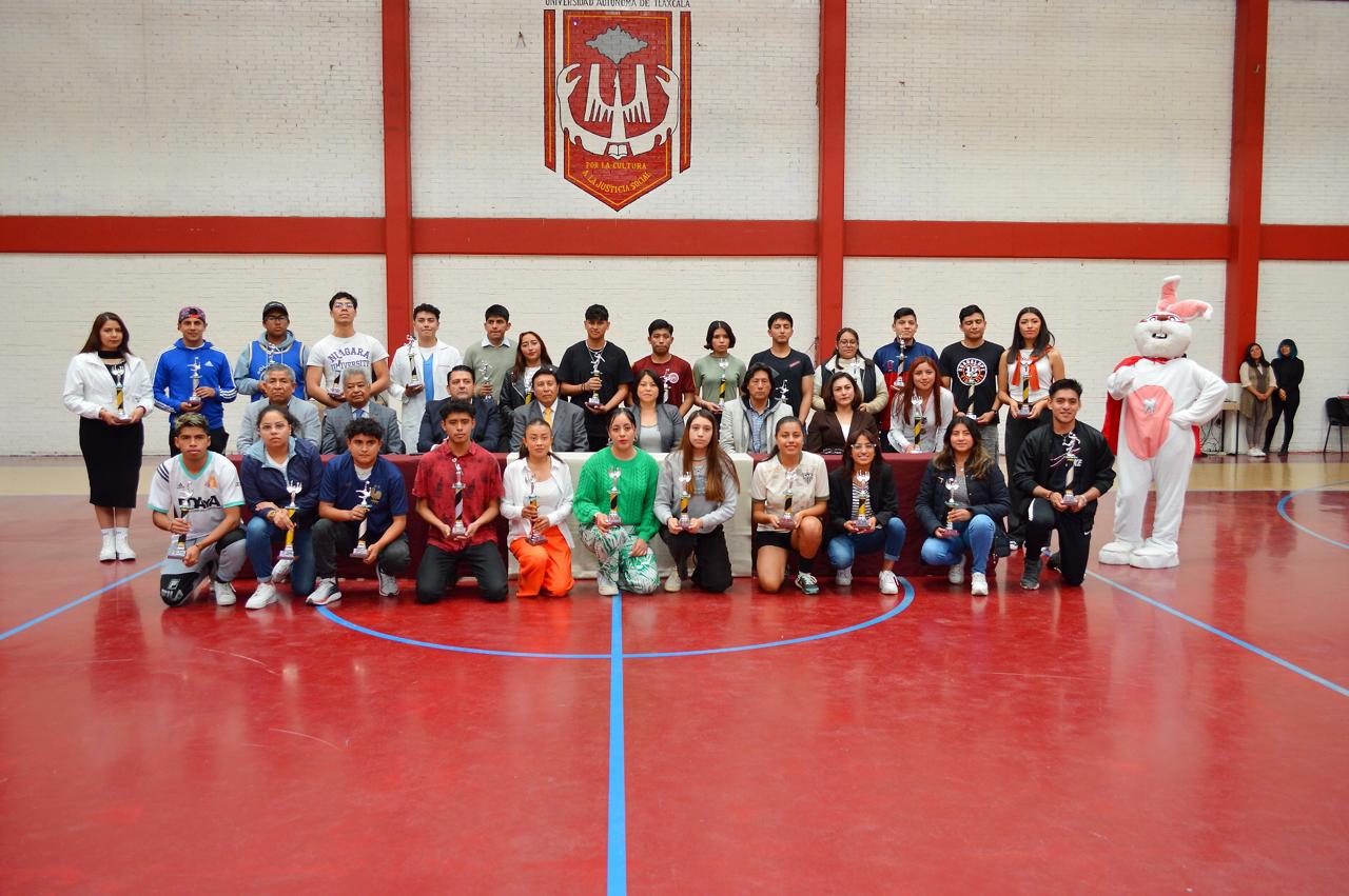 Premia UATx a ganadores de juegos interfacultades